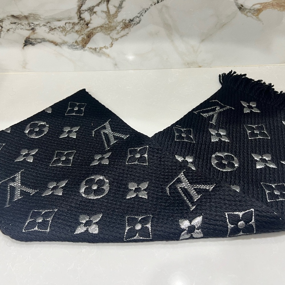 LOUIS VUITTON Winter Scarf Logo Mania Monogram Wool Silk Black & Silver - Picture 5 of 7